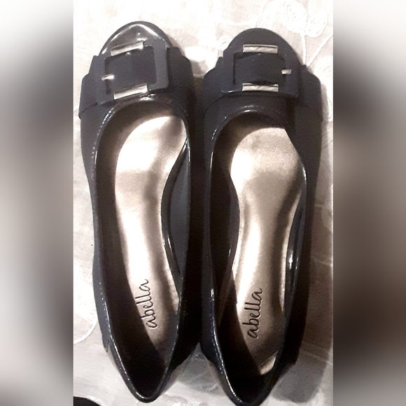 Abella patent & fabric Navy blue wedge peep toe Heels w/buckle accent - Picture 3 of 7